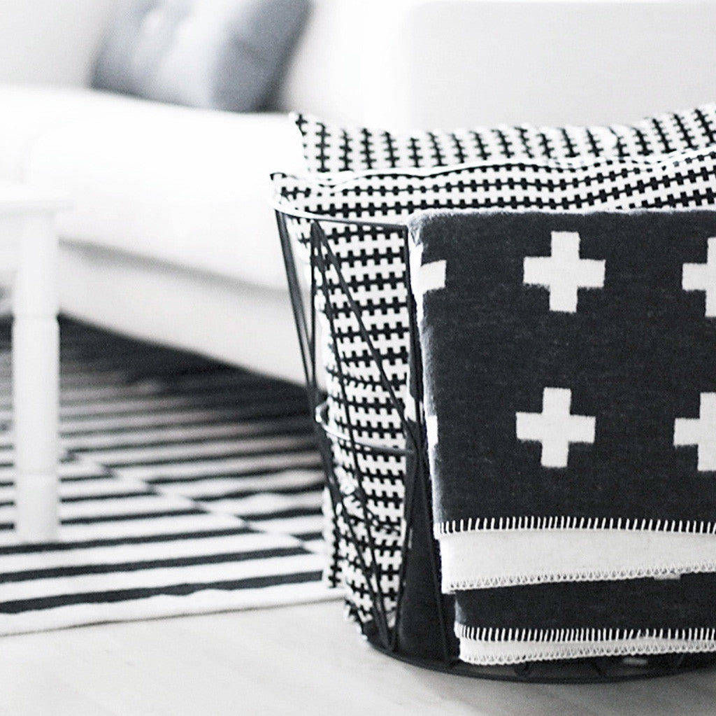 LARGE REVERSIBLE CROSS BLANKET