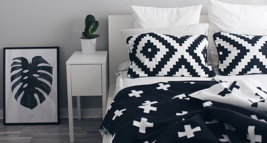 LARGE REVERSIBLE CROSS BLANKET